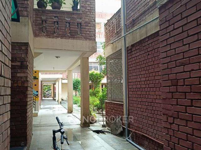 1 BHK Flat In Smriti Apartment for Rent In Sec 56