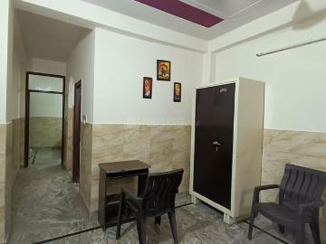 1 BHK Independent Builder Floor in Mayur Vihar Phase 1 for rent New Delhi. The reference number is 20165211