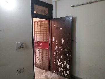 1 BHK Independent Builder Floor in Mayur Vihar Phase 1 for rent New Delhi. The reference number is 20292933