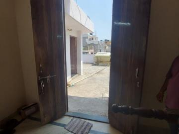 1 BHK Independent Builder Floor in Mayur Vihar Phase 1 for rent New Delhi. The reference number is 20365555