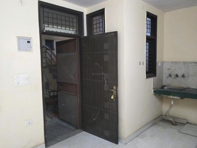 1 BHK Independent Builder Floor in Mayur Vihar Phase 1 for rent New Delhi. The reference number is 20607500