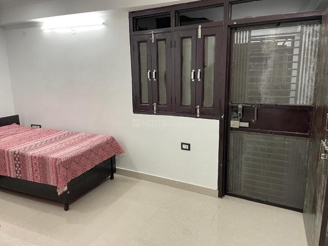 1 BHK Independent Builder Floor in Mayur Vihar Phase 1 for rent New Delhi. The reference number is 20969569
