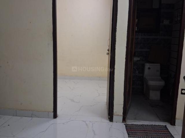 1 BHK Independent Builder Floor in Mayur Vihar Phase 1 for rent New Delhi. The reference number is 20972082