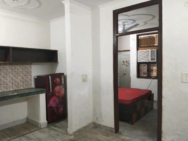 1 BHK Independent Builder Floor in Mayur Vihar Phase 1 for rent New Delhi. The reference number is 21027512