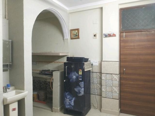 1 BHK Independent Builder Floor in Mayur Vihar Phase 1 for rent New Delhi. The reference number is 21028229