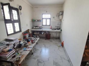 1 BHK Independent Builder Floor in Model Town for rent New Delhi. The reference number is 20106064
