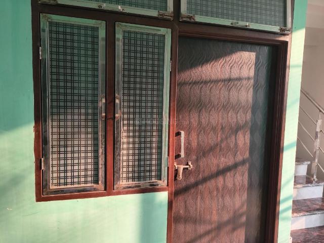 1 BHK Independent Builder Floor in Modipuram for rent Meerut. The reference number is 21289431