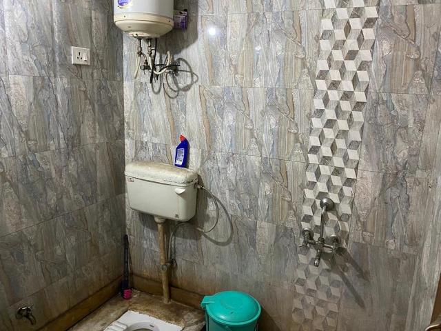 1 BHK Independent Builder Floor in Aya Nagar for resale New Delhi. The reference number is 10220098