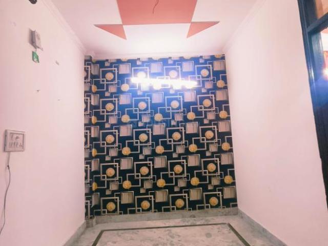 1 BHK Independent Builder Floor in Dwarka Mor for rent New Delhi. The reference number is 20770941