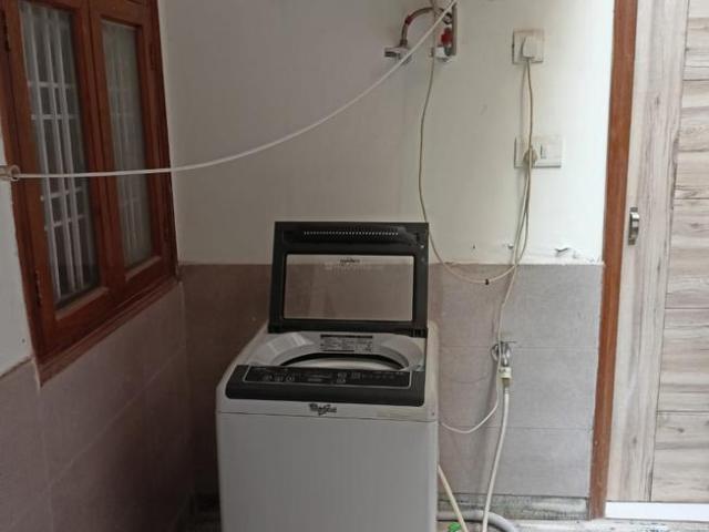 1 BHK Independent Builder Floor in DLF Phase 1 for rent Gurgaon. The reference number is 8338392