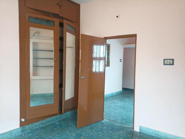 1 BHK Independent Builder Floor in Egmore for rent Chennai. The reference number is 17354229
