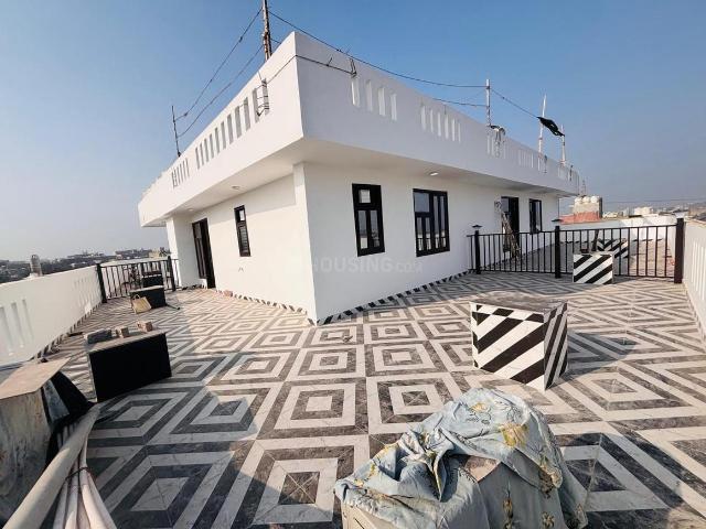 1 BHK Independent Builder Floor in Freedom Fighters Enclave for rent New Delhi. The reference number is 19140912