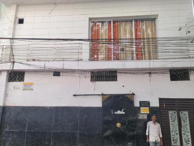 1 BHK Independent Builder Floor in Husainganj for rent Lucknow. The reference number is 13545441