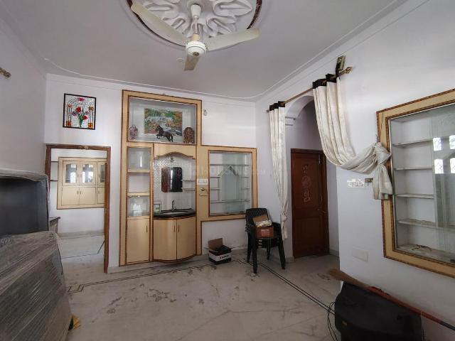 1 BHK Independent Builder Floor in Hiran Magri for rent Udaipur. The reference number is 21290499