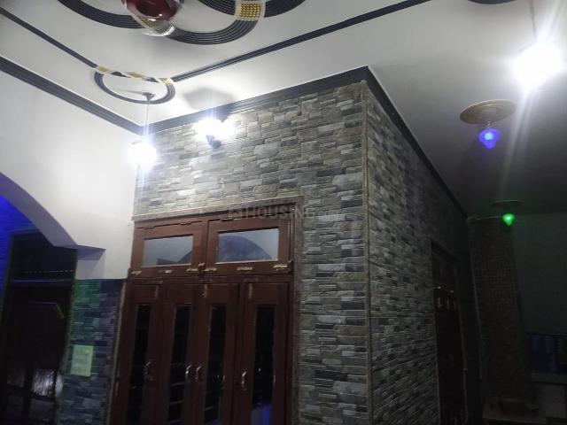 1 BHK Independent Builder Floor in Karaundi for rent Varanasi. The reference number is 17106805