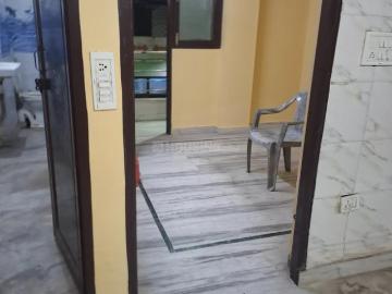 1 BHK Independent Builder Floor in Laxmi Nagar for rent New Delhi. The reference number is 19583179