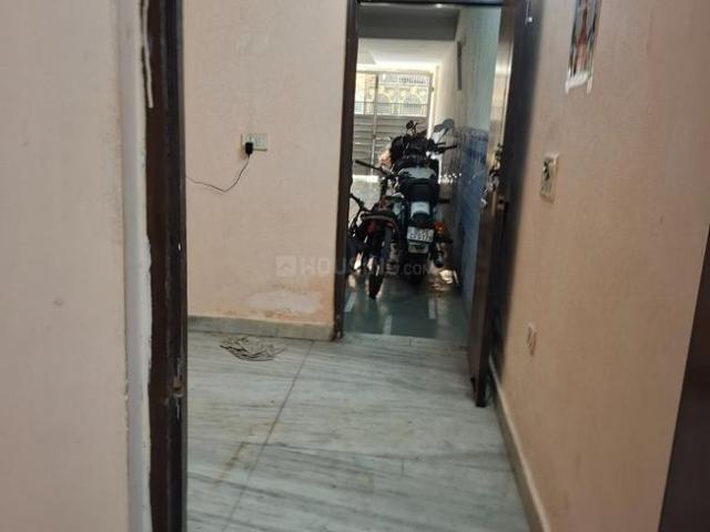 1 BHK Independent Builder Floor in Laxmi Nagar for rent New Delhi. The reference number is 19807719
