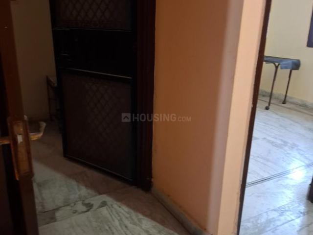 1 BHK Independent Builder Floor in Laxmi Nagar for rent New Delhi. The reference number is 19903969