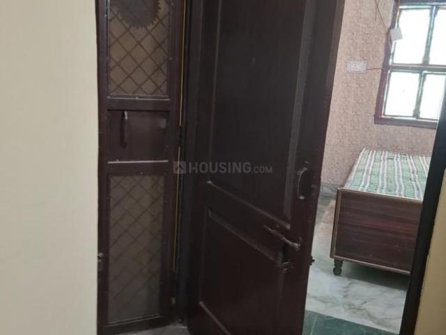 1 BHK Independent Builder Floor in Laxmi Nagar for rent New Delhi. The reference number is 19903938