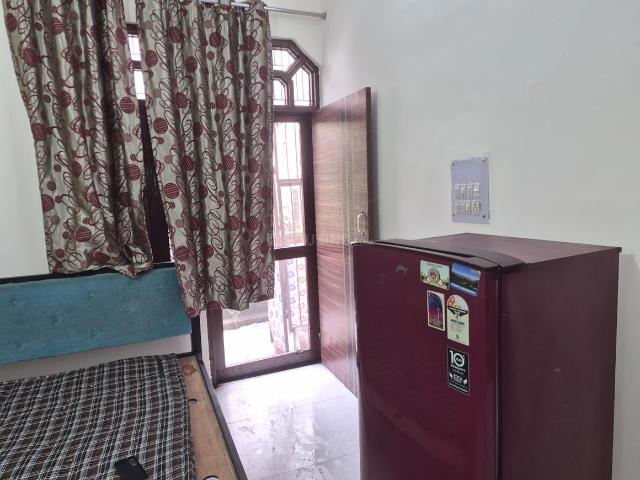 1 BHK Independent Builder Floor in Laxmi Nagar for rent New Delhi. The reference number is 20892281