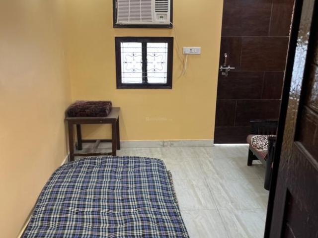 1 BHK Independent Builder Floor in Paschim Vihar for rent New Delhi. The reference number is 9832667