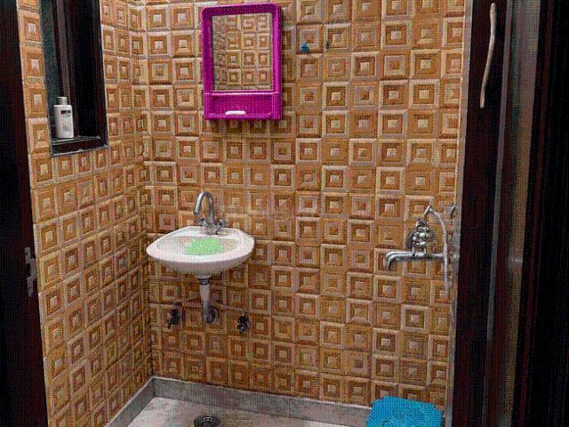 1 BHK Independent Builder Floor in Patel Nagar for rent New Delhi. The reference number is 20988705