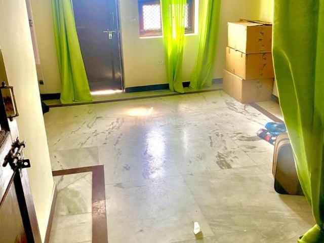 1 BHK Independent Builder Floor in Pitampura for rent New Delhi. The reference number is 18653652