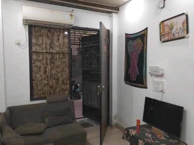 1 BHK Independent Builder Floor in Ramesh Nagar for rent New Delhi. The reference number is 21038275