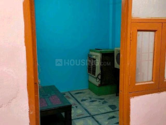 1 BHK Independent Builder Floor in Sector 6 Rohini for rent New Delhi. The reference number is 10068763