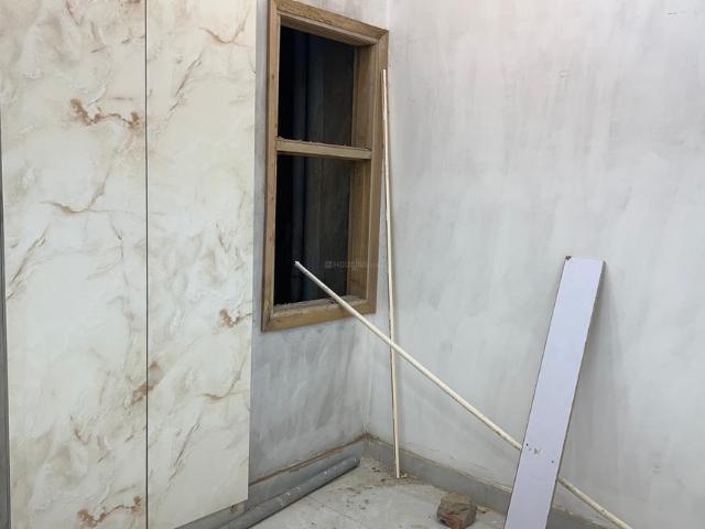 1 BHK Independent Builder Floor in Sector 8 Rohini for resale New Delhi. The reference number is 20999222