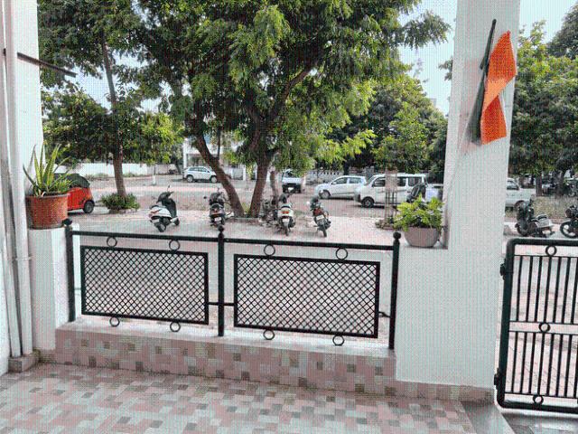 1 BHK Independent Builder Floor in Sector 13 for rent Gandhinagar. The reference number is 21101354