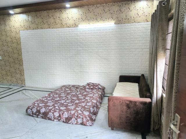 1 BHK Independent Builder Floor in Sector 17 for rent Faridabad. The reference number is 20810088