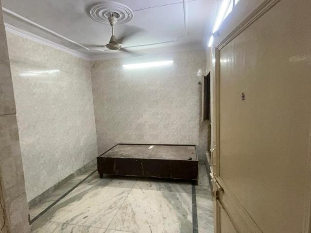 1 BHK Independent Builder Floor in Sector 27 for rent Noida. The reference number is 21188106