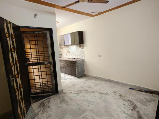 1 BHK Independent Builder Floor in Shalimar Bagh for rent New Delhi. The reference number is 16463895