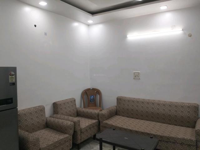 1 BHK Independent Builder Floor in Shalimar Bagh for rent New Delhi. The reference number is 17618683