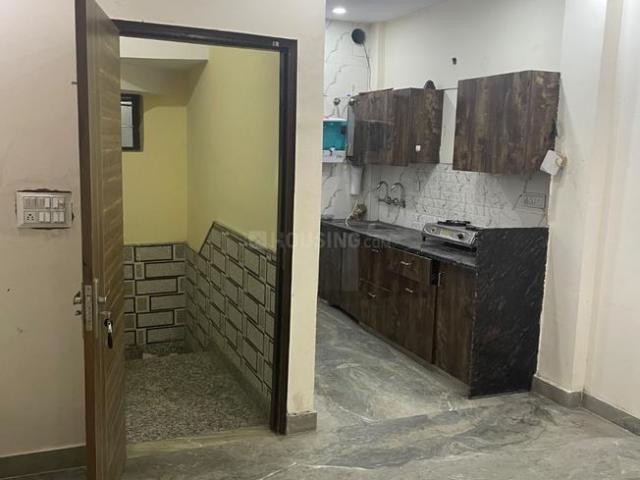 1 BHK Independent Builder Floor in Shalimar Bagh for rent New Delhi. The reference number is 18916644