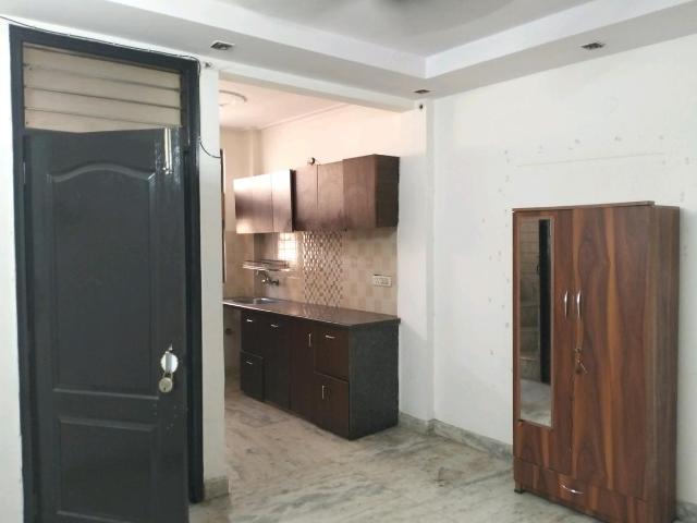 1 BHK Independent Builder Floor in Shalimar Bagh for rent New Delhi. The reference number is 19182479