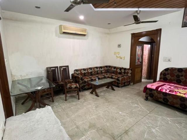 1 BHK Independent Builder Floor in Shalimar Bagh for rent New Delhi. The reference number is 19636884