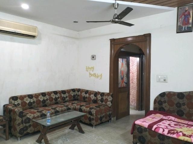 1 BHK Independent Builder Floor in Shalimar Bagh for rent New Delhi. The reference number is 19764181