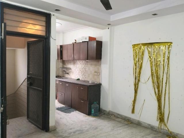 1 BHK Independent Builder Floor in Shalimar Bagh for rent New Delhi. The reference number is 19764307