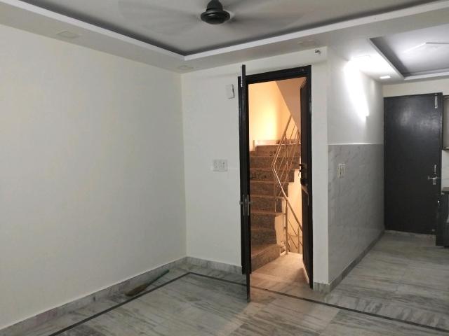 1 BHK Independent Builder Floor in Shalimar Bagh for rent New Delhi. The reference number is 20562327