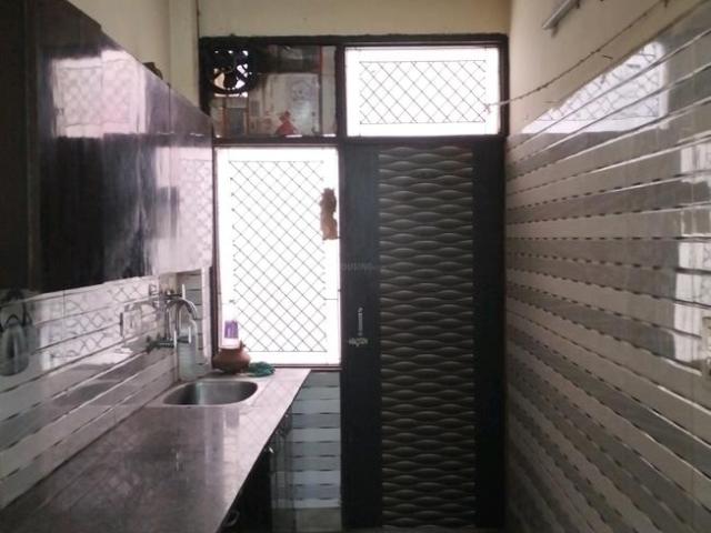 1 BHK Independent Builder Floor in Shalimar Bagh for rent New Delhi. The reference number is 21140366