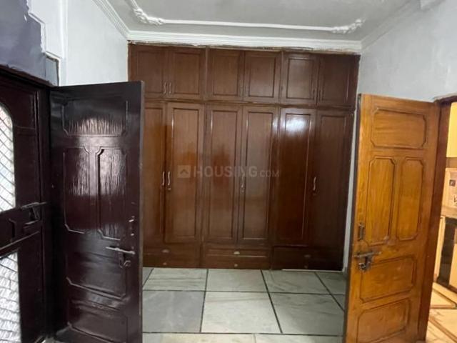1 BHK Independent Builder Floor in Shalimar Bagh for rent New Delhi. The reference number is 21198531
