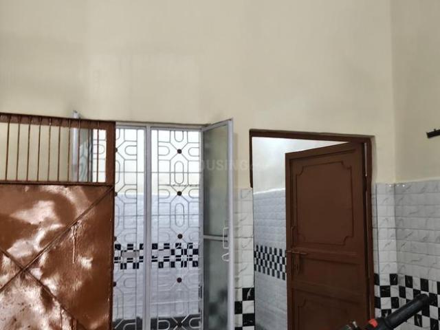 1 BHK Independent Builder Floor in Shastri Nagar for rent New Delhi. The reference number is 20927316