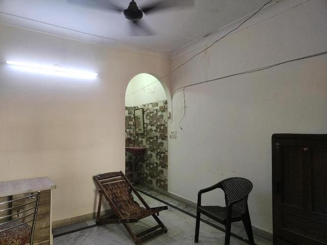 1 BHK Independent Builder Floor in Dwarka Mor for rent New Delhi. The reference number is 21302043