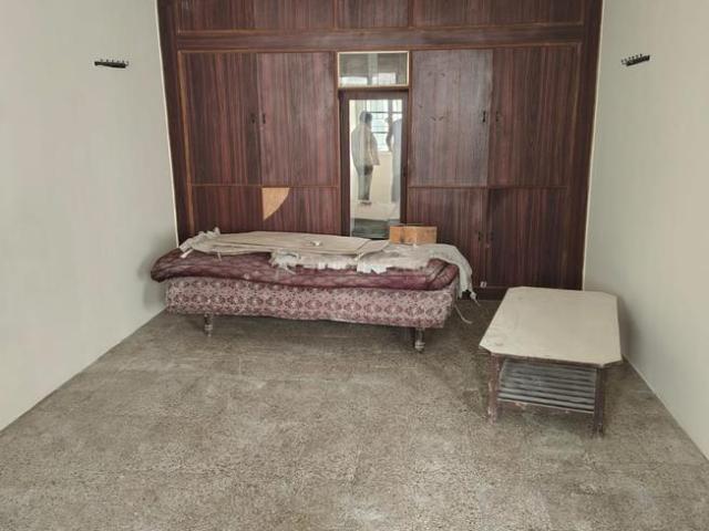 1 BHK Independent House in Thaltej for rent Ahmedabad. The reference number is 20583191