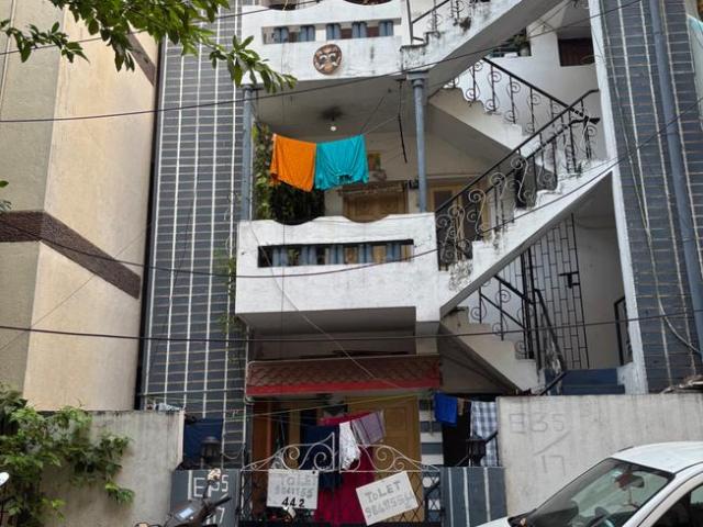 1 BHK Independent House in Thiruvanmiyur for rent Chennai. The reference number is 21127237