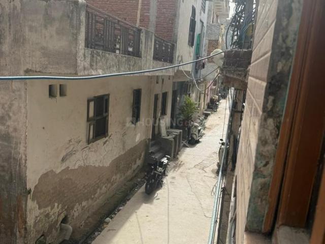 1 BHK Independent House in Wazirabad for resale New Delhi. The reference number is 20356604