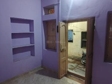1 BHK Independent House in Aalampura for rent Varanasi. The reference number is 20400585