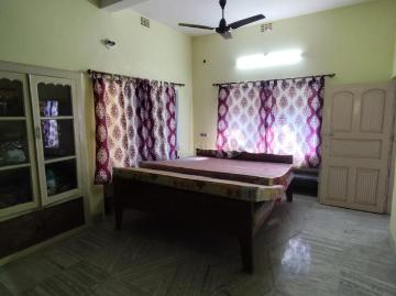 1 BHK Independent House in Airport Gate no. 1 for rent Kolkata. The reference number is 19318666